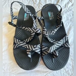 NWOT Skechers Women's Black and Gray Sandals -size 8.5 or 9